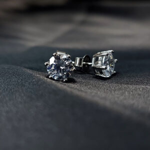 Silver solitaire stud earring