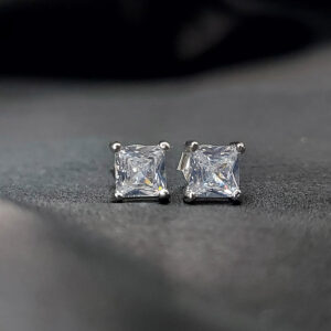 Silver solitaire stud earring