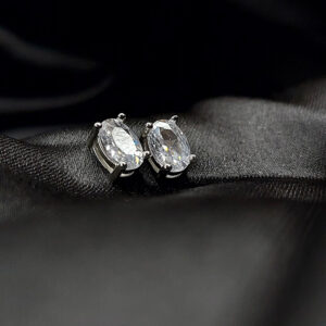 Silver solitaire stud earring