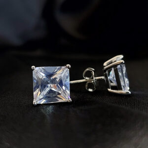 Silver solitaire stud earring