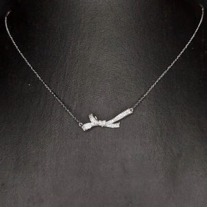 Silver ribbion necklace