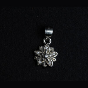 Silver flower pendent