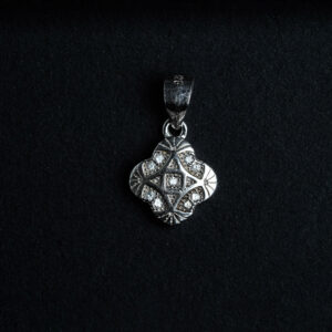 Silver flower pendent