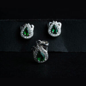 Silver green stone pendent set